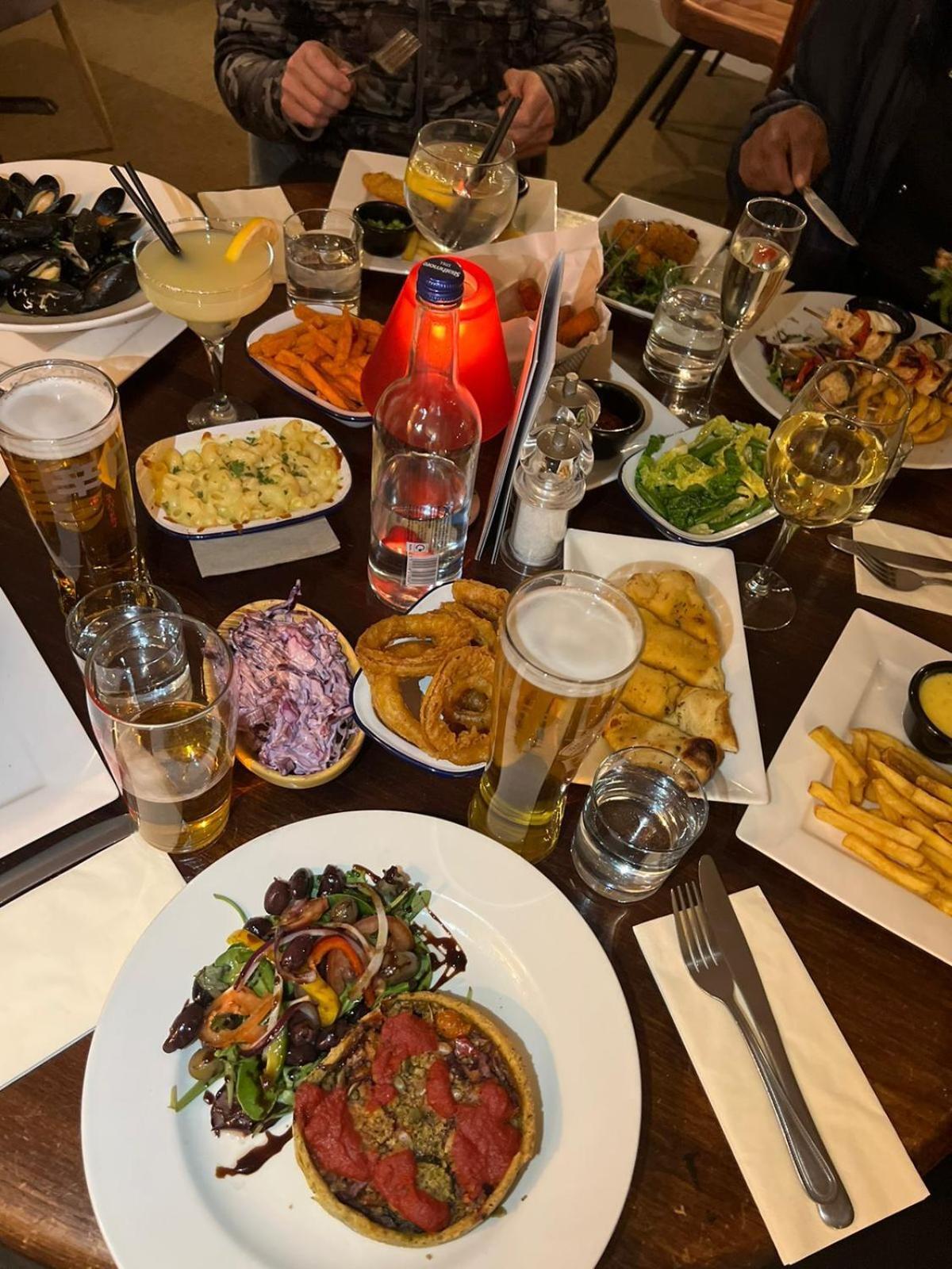 Heaven'S Kitchen At Squirrel Inn Godalming Ngoại thất bức ảnh